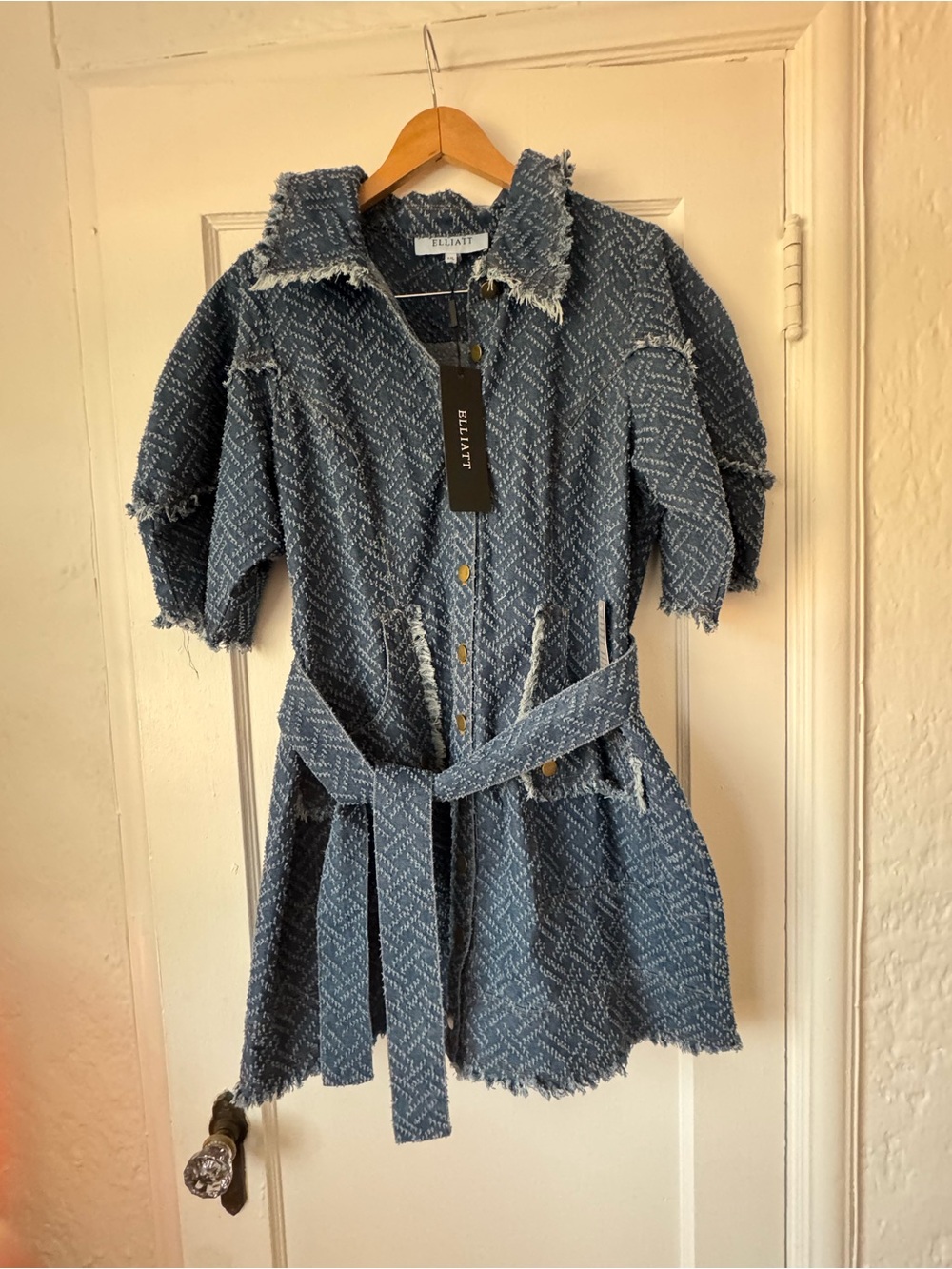 Elliatt Blue Textured Short-Sleeve Belted Jacket Dress